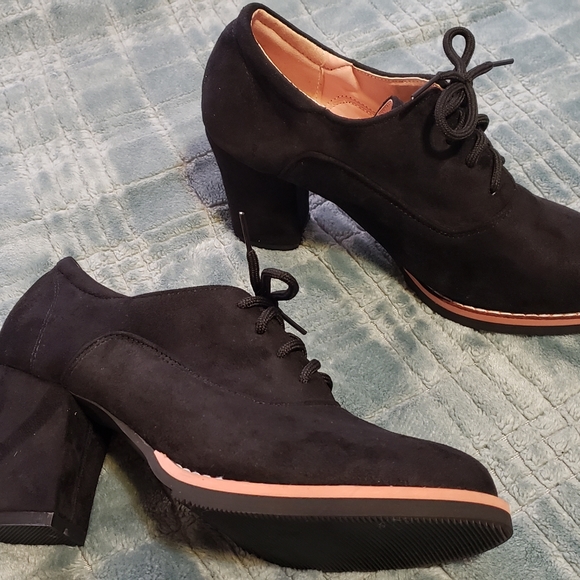 Heeled boot - Picture 3 of 3